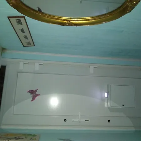 In House - 2 Floors 2 Bedrooms Near Station Πανσιόν *